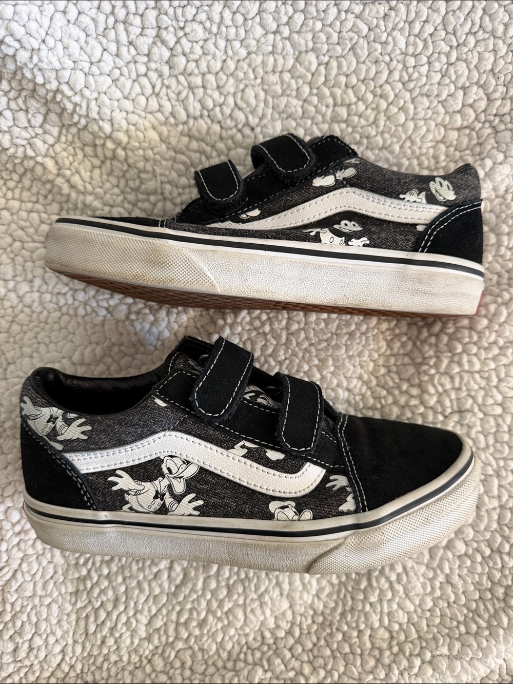 Disney Vans Kids Black and White Mickey Mouse Velcro Skate Sneakers size 3